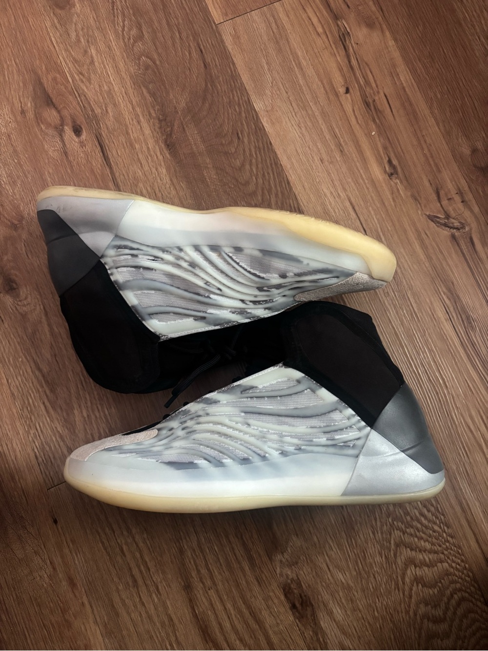 Yeezy QNTM basketball